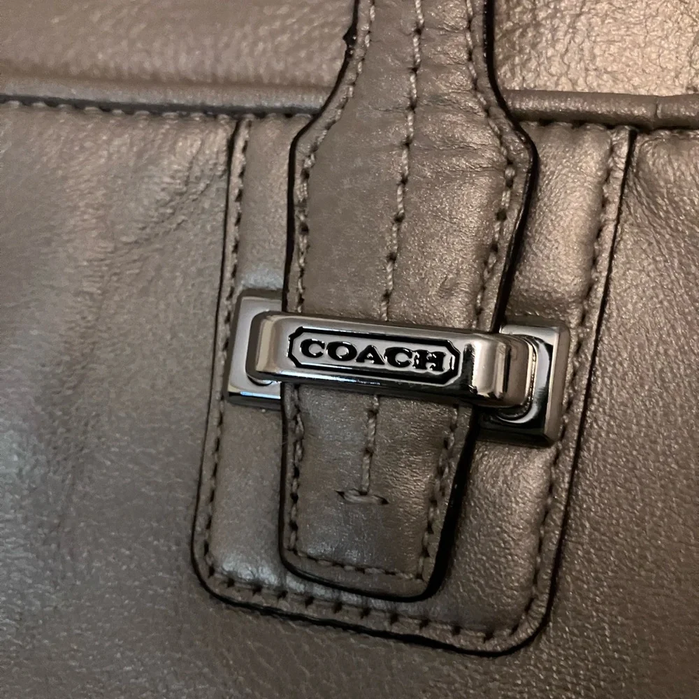 Coach Gold Metallic Tote Bag with Structured Design - Picture 7 of 12